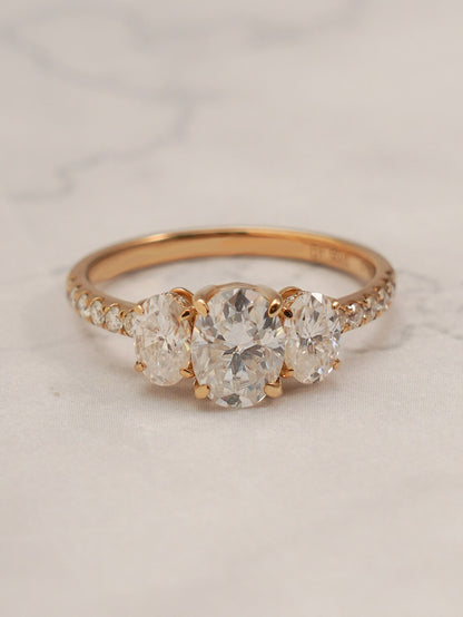 Oval cut moissanite diamond ring