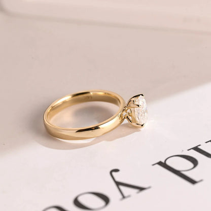 oval moissanite ring 