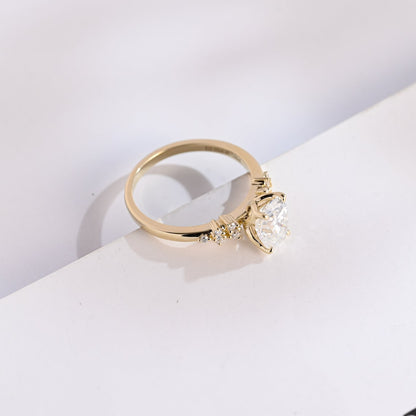 Elegant Women’s Ring