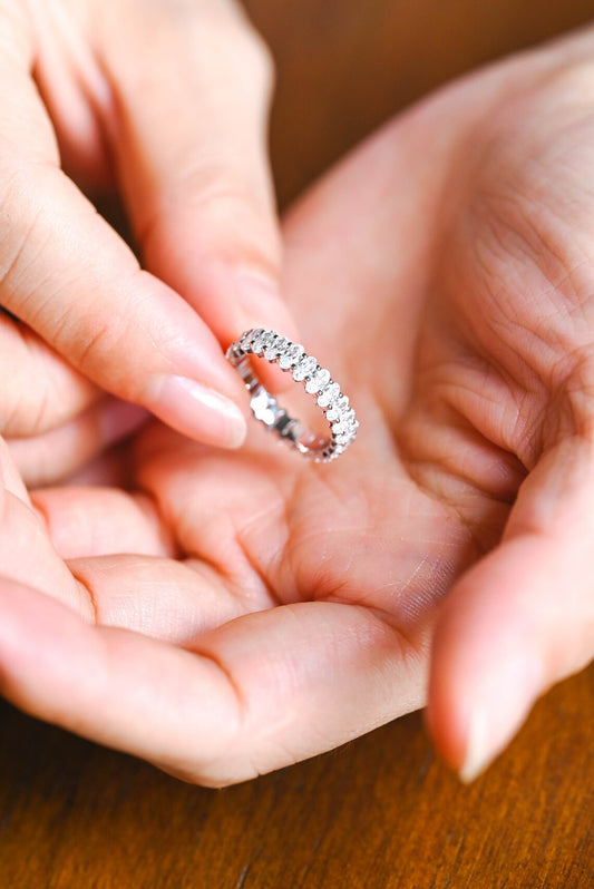 Oval cut moissanite diamond ring