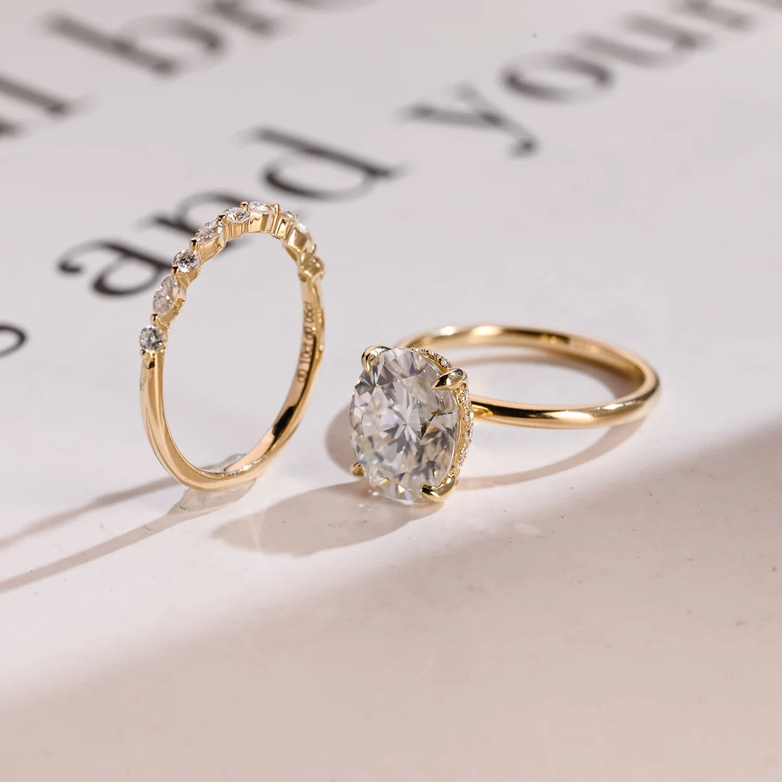 Floating pave band