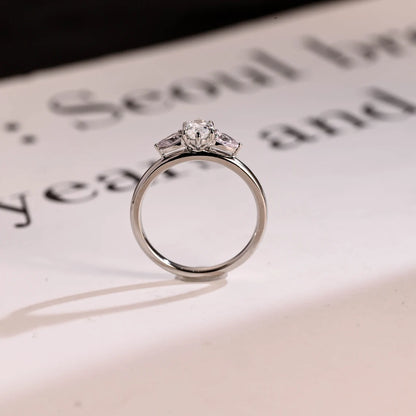Pear side stone ring