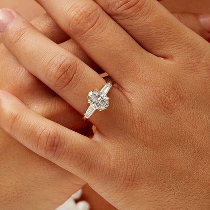 Tapered baguette side stones ring