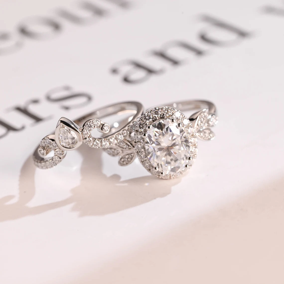 Bezel pear and round diamond band