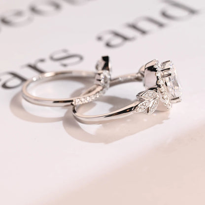 Antique style engagement ring