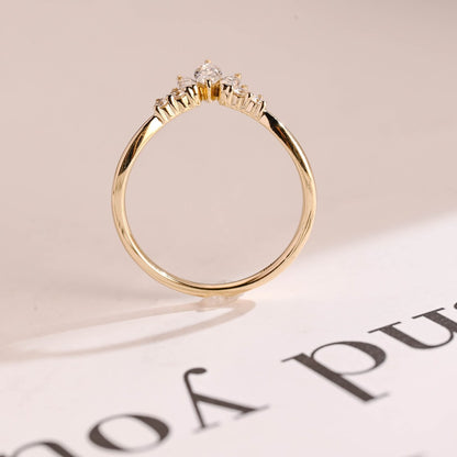 V shape moissanite band