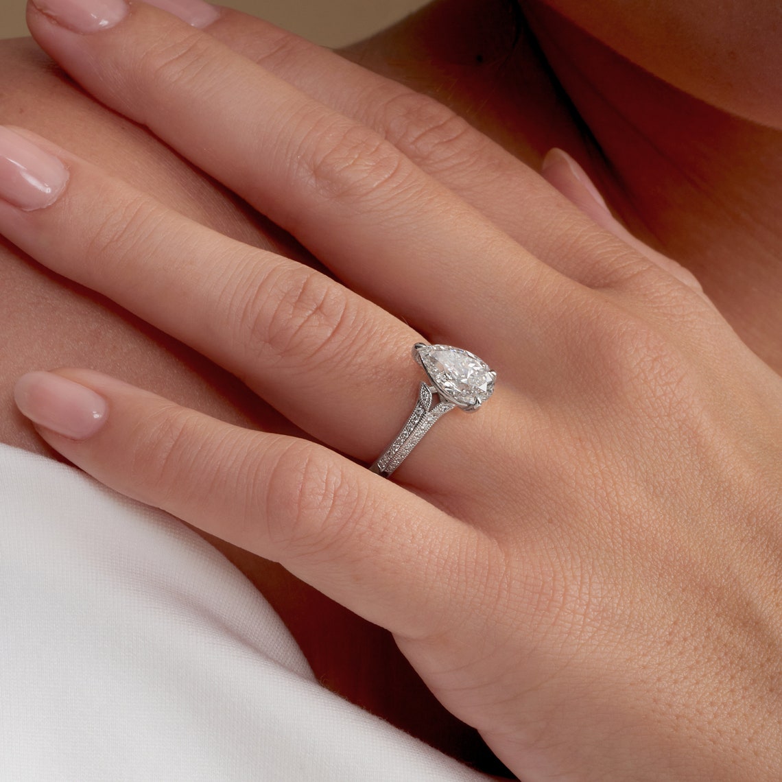 Vintage-inspired split shank ring