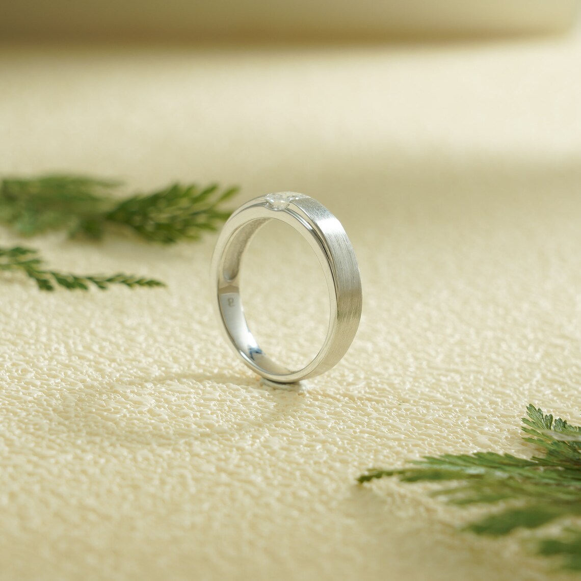 Minimalist gold ring