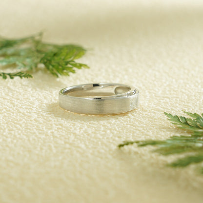 Women’s solitaire ring