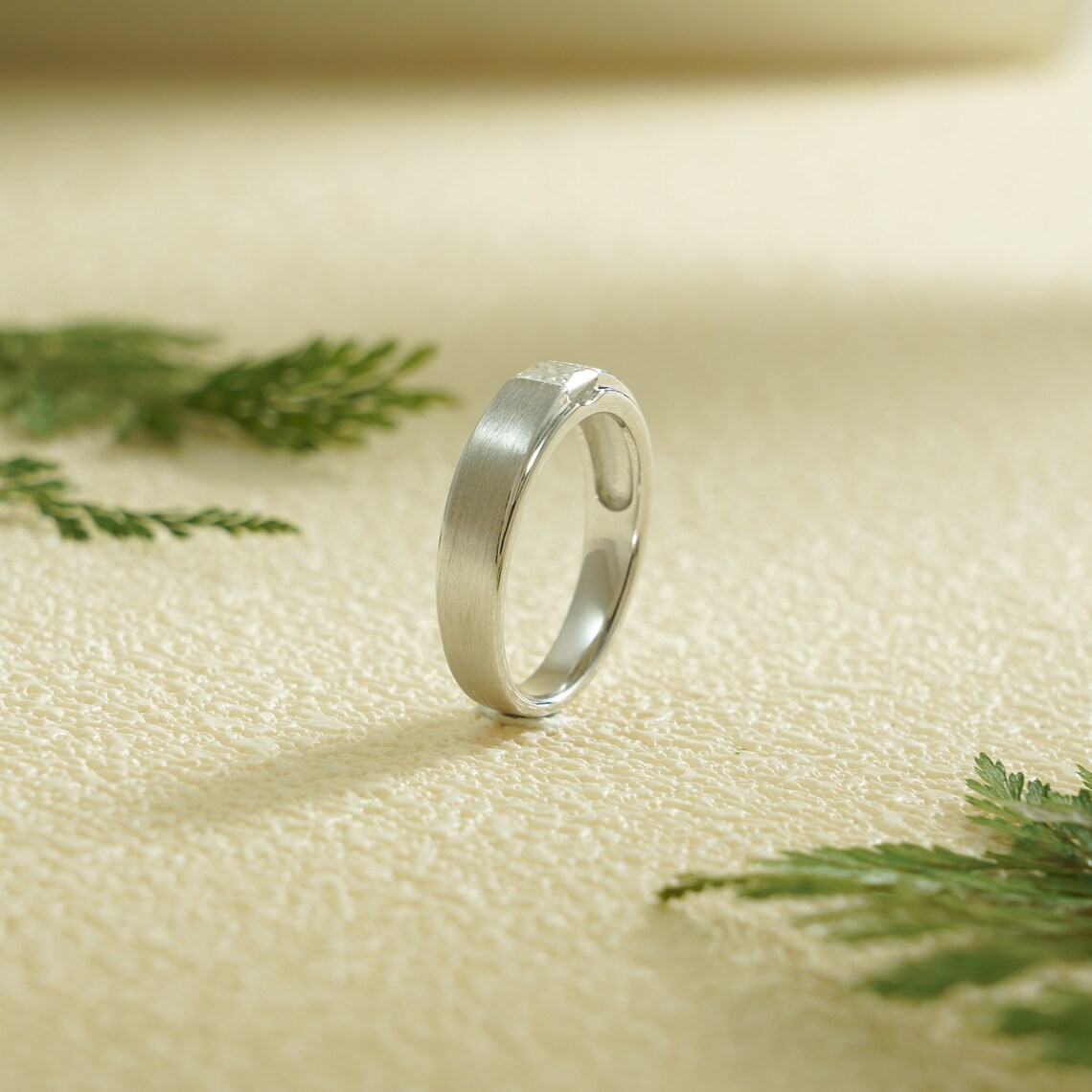 Men’s solitaire band