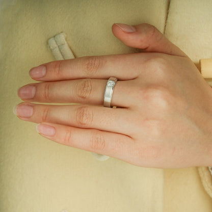 Classic moissanite band