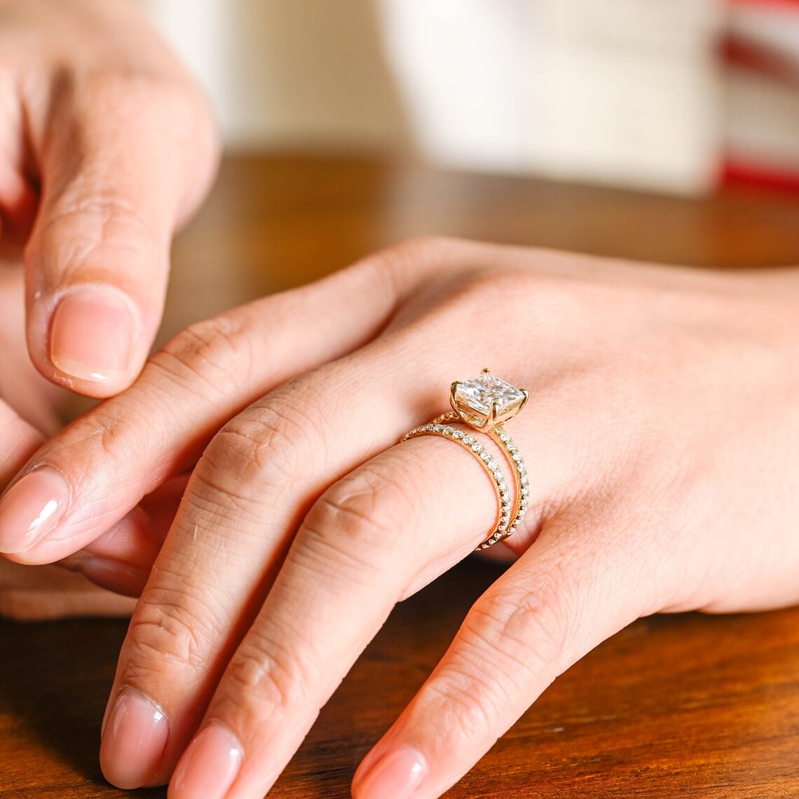 Anniversary gift ring