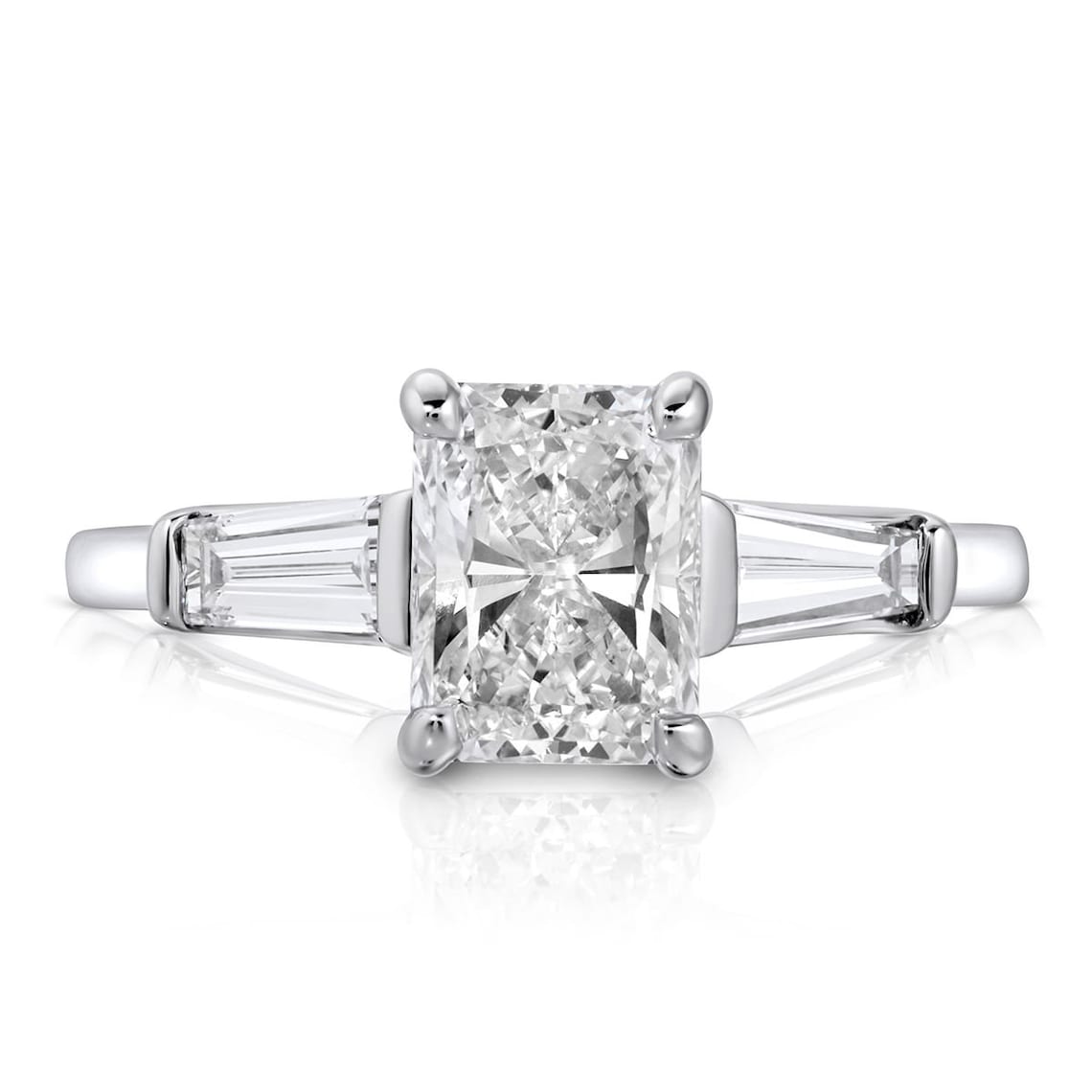 Luxury engagement ring
