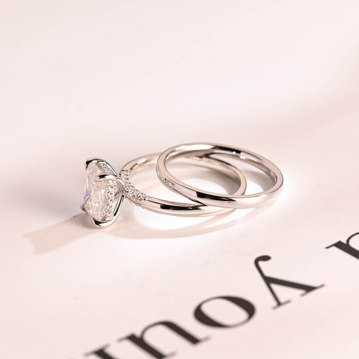 Luxury solitaire ring