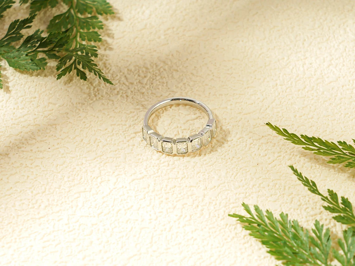 Radiant cut diamond band
