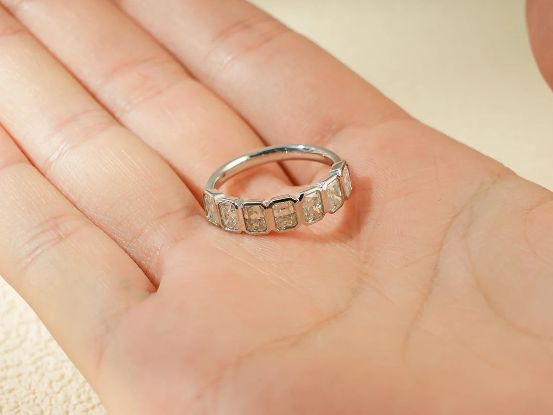 Luxury moissanite ring