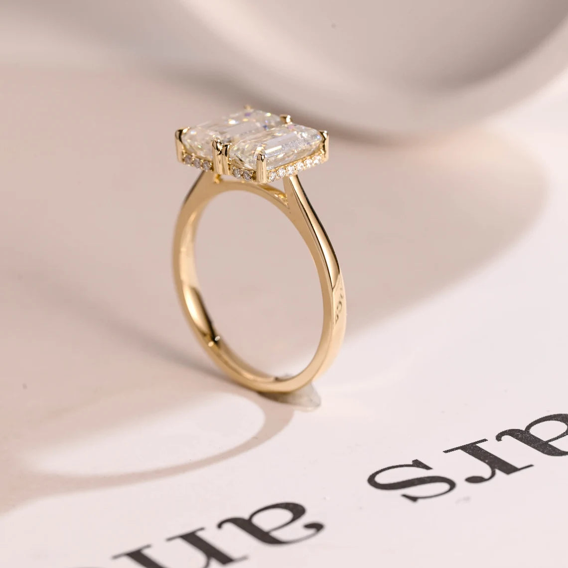 Modern engagement ring