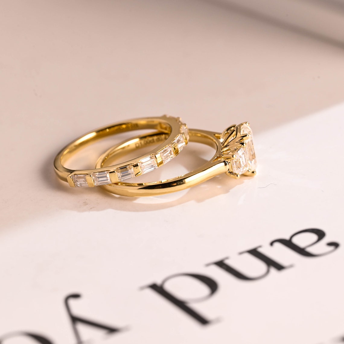 Trapezoid side stone ring