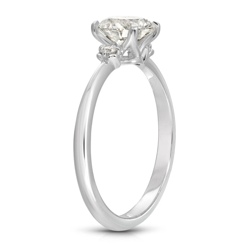 Classic prong-set ring