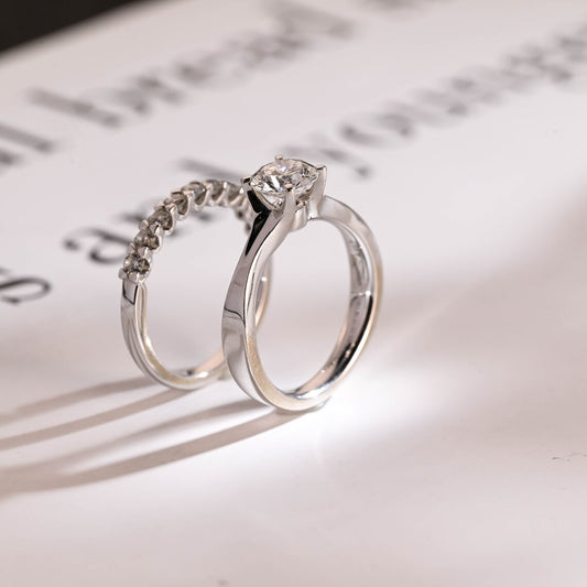 Round cut moissanite ring