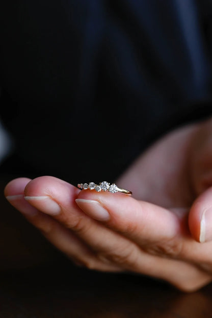 Round cut moissanite band