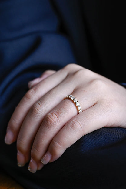 Women’s moissanite ring
