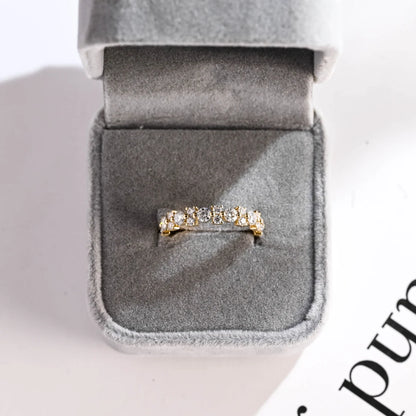 Cluster moissanite band