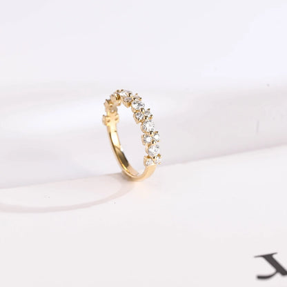 Round cut moissanite ring