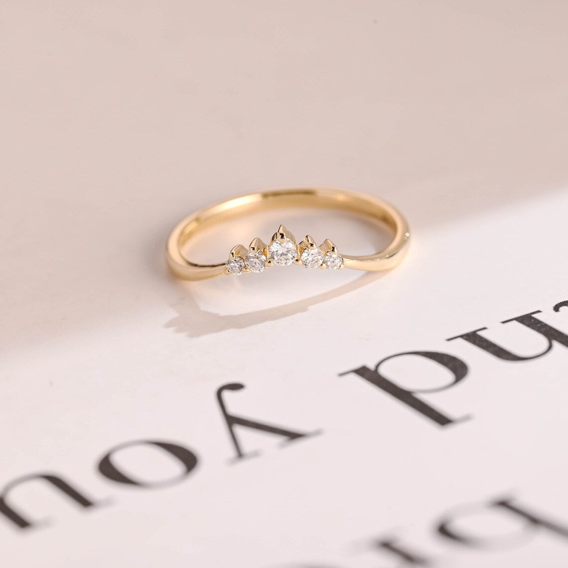 Round cut moissanite ring