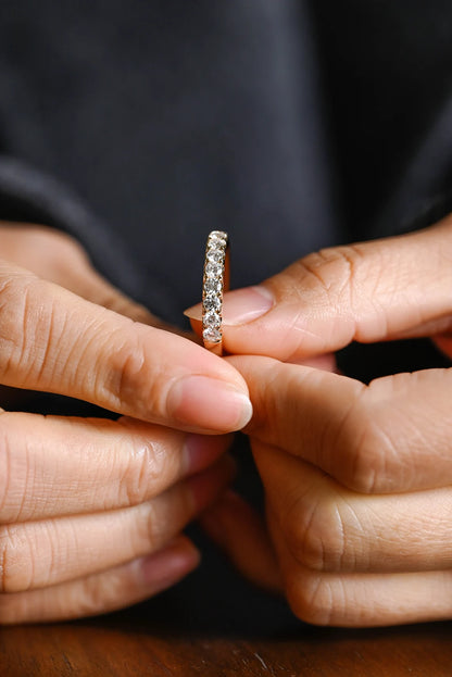 Round stone wedding ring