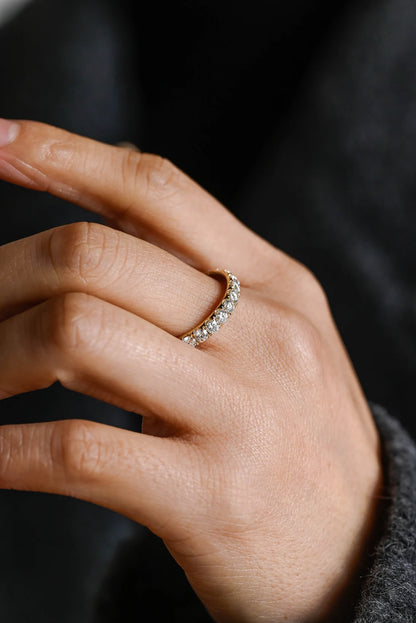 Timeless wedding band