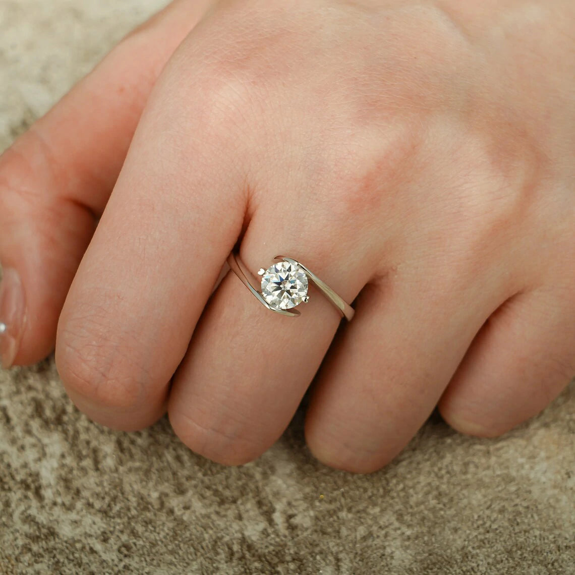 18K Solid Gold Ring | Round Brilliant Stone | Unique Gift

