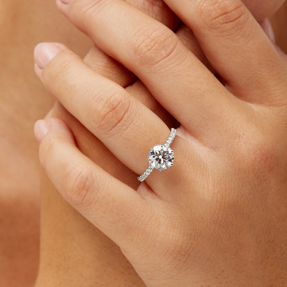 Round cut diamond ring