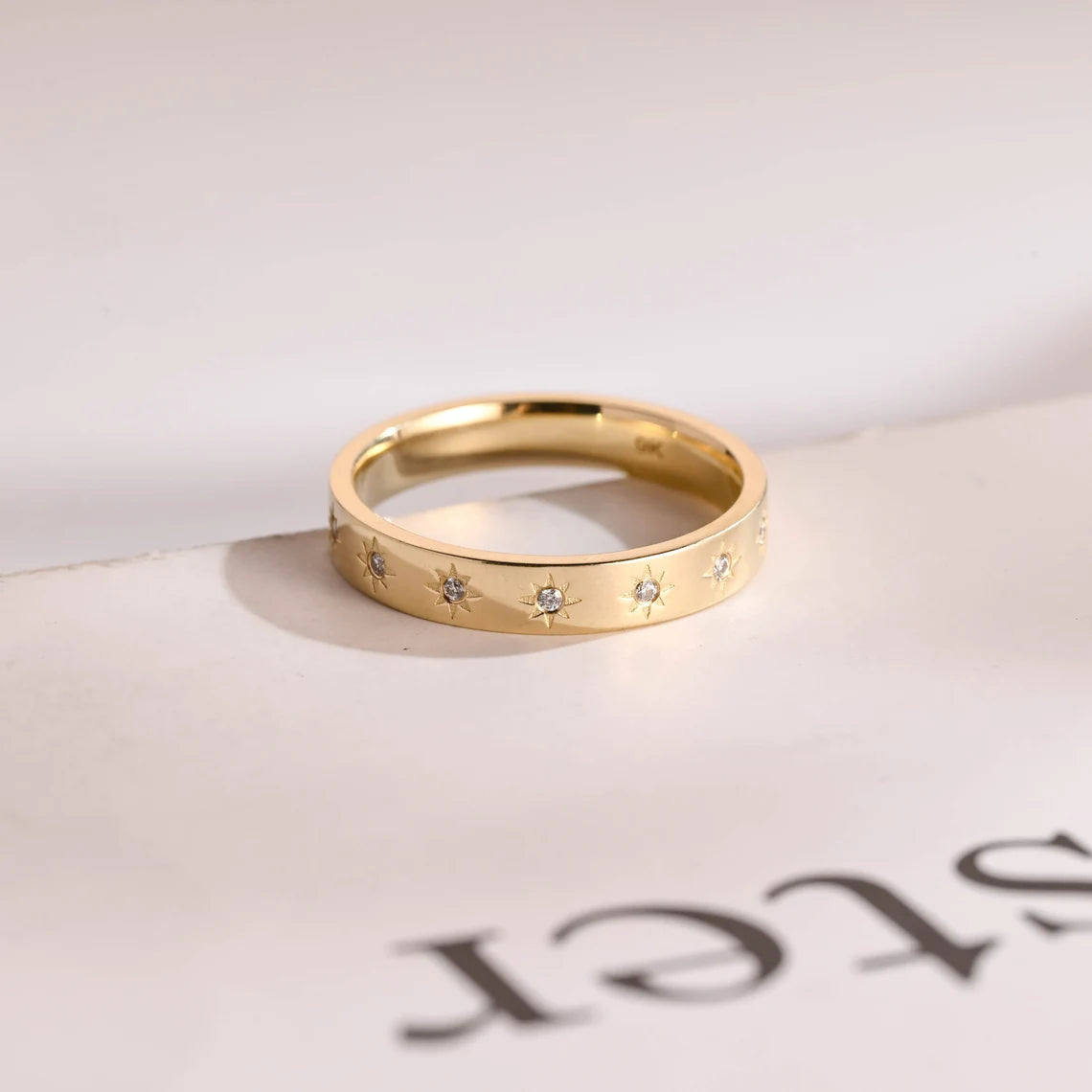 Round cut moissanite diamond ring