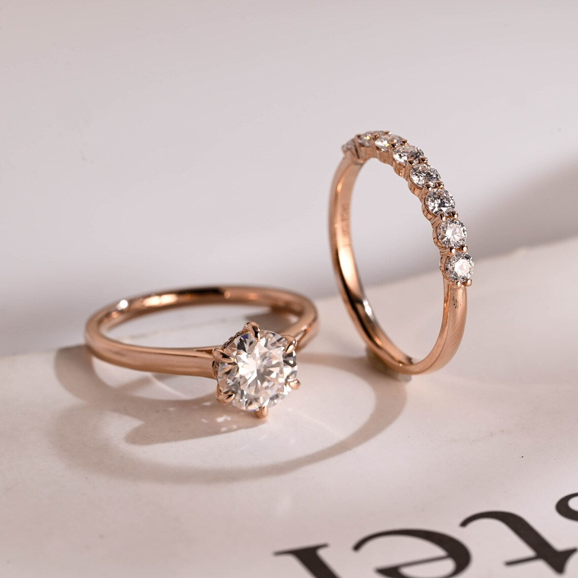 Hidden halo ring 