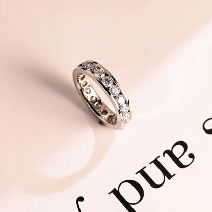 Elegant wedding band