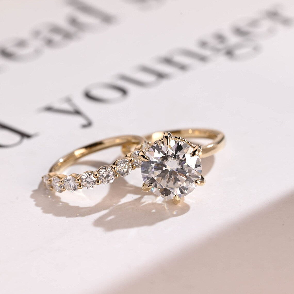 Round cut moissanite ring