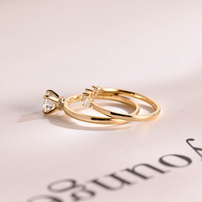 Modern engagement ring