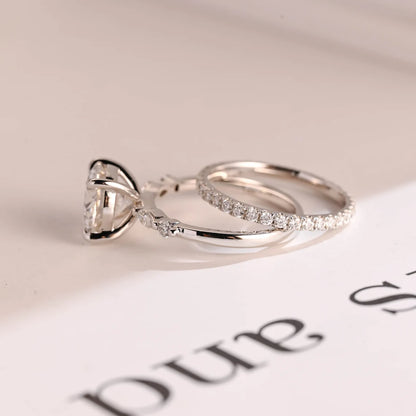 Timeless engagement ring