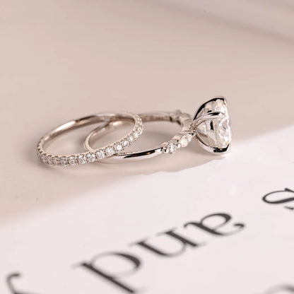Luxury moissanite ring