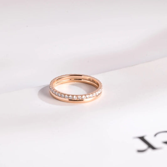 Round cut moissanite band