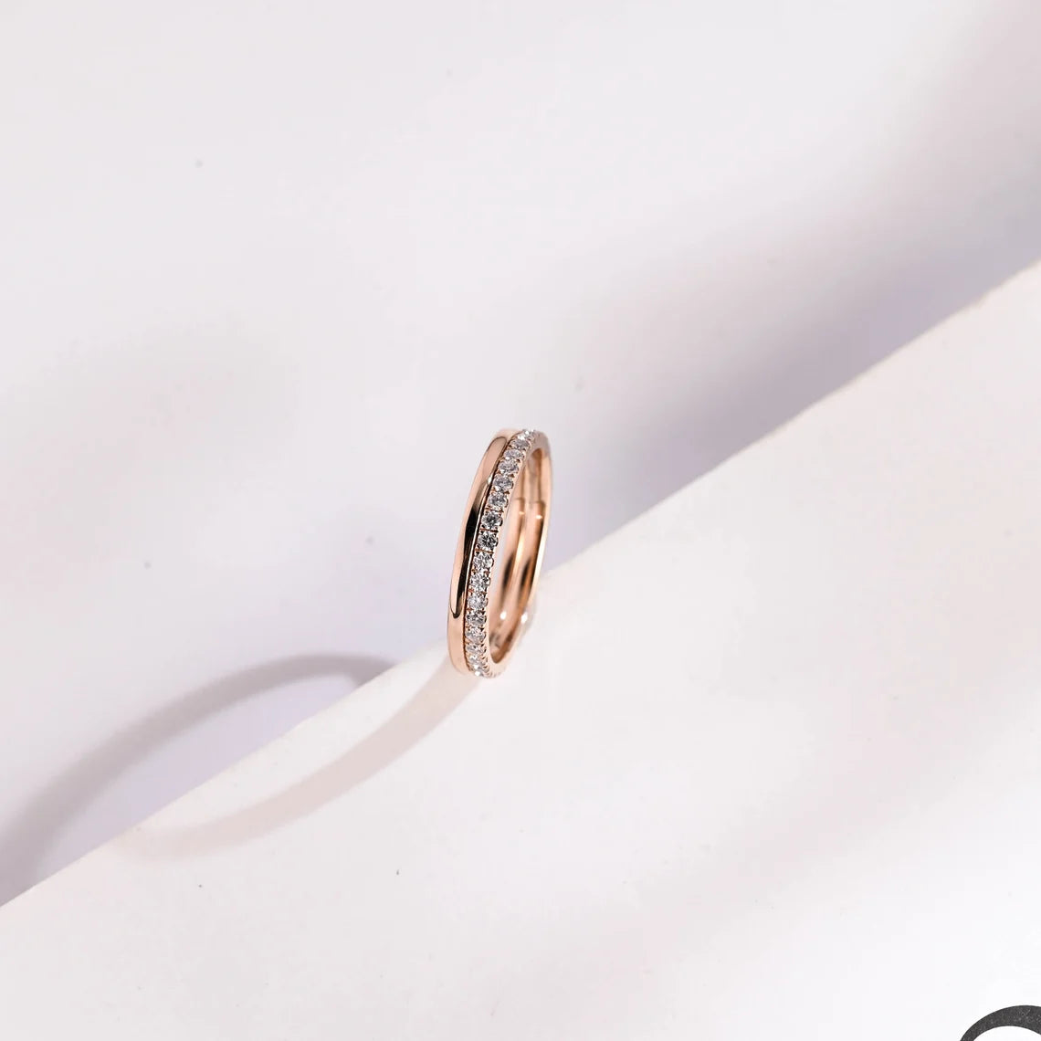 Minimalist wedding ring