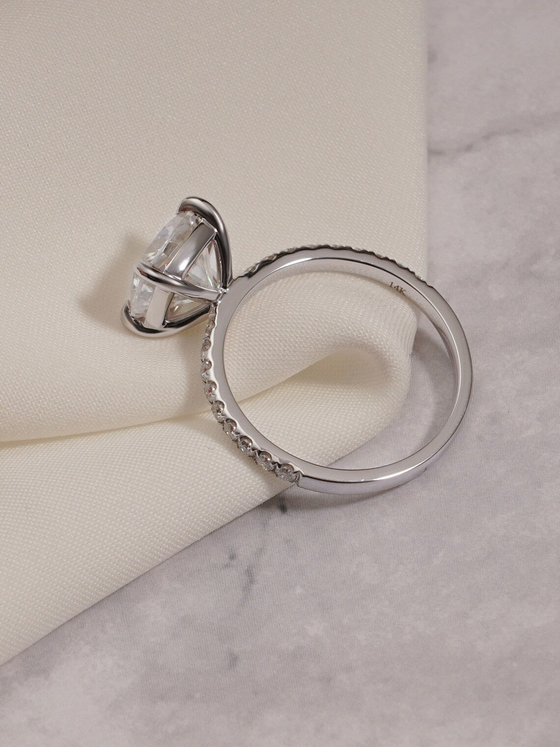 Straight shank wedding ring