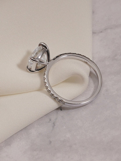 Straight shank wedding ring