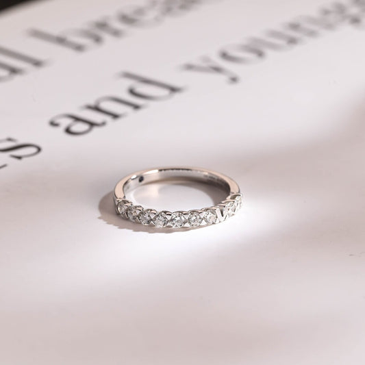 Round cut moissanite diamond ring