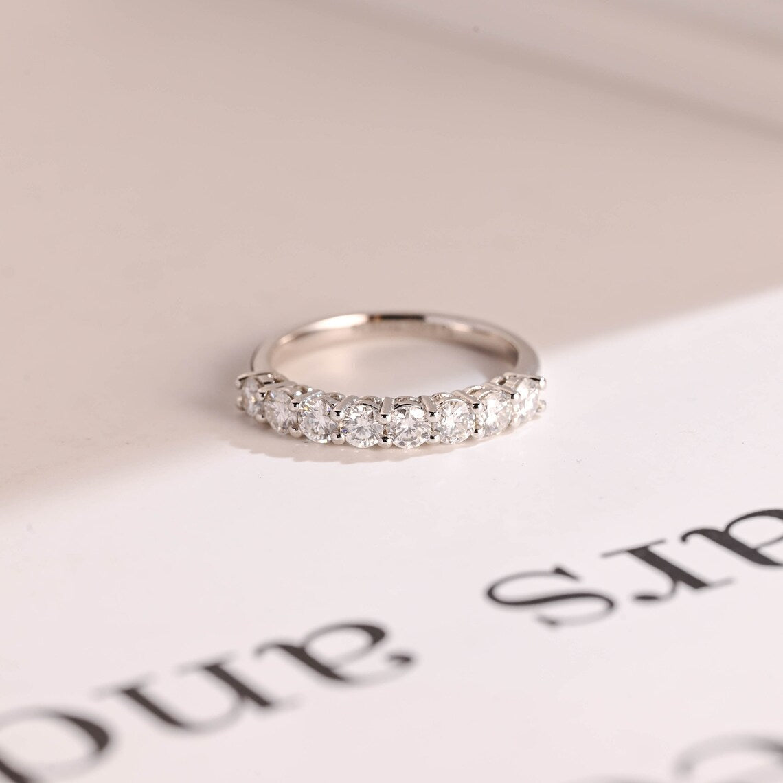 Round cut moissanite ring