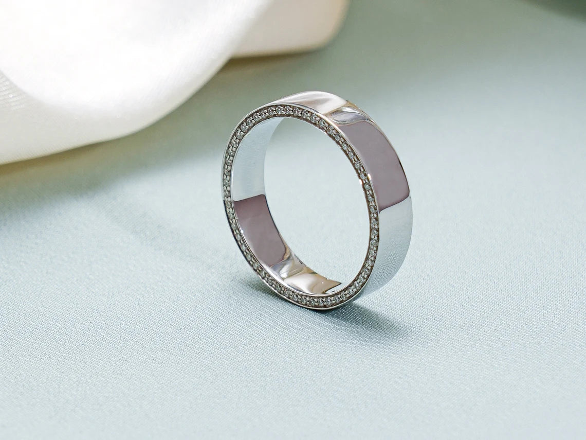 Modern full eternity ring