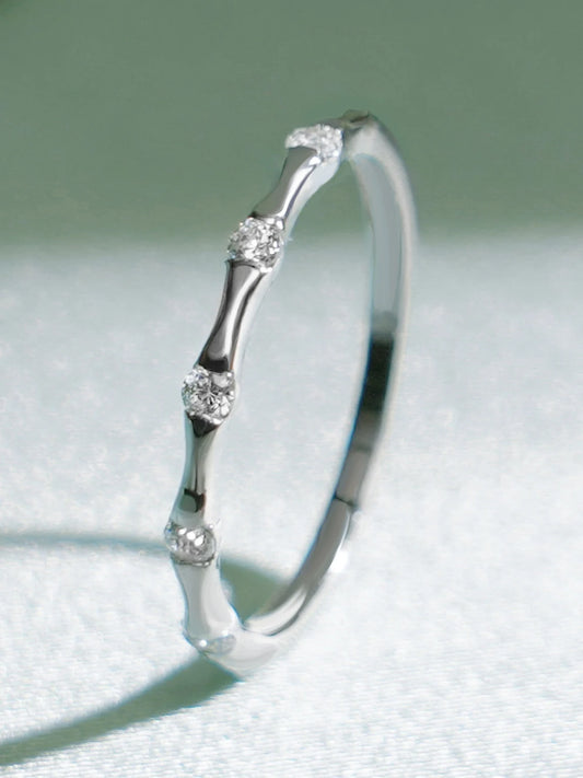 Round cut diamond ring