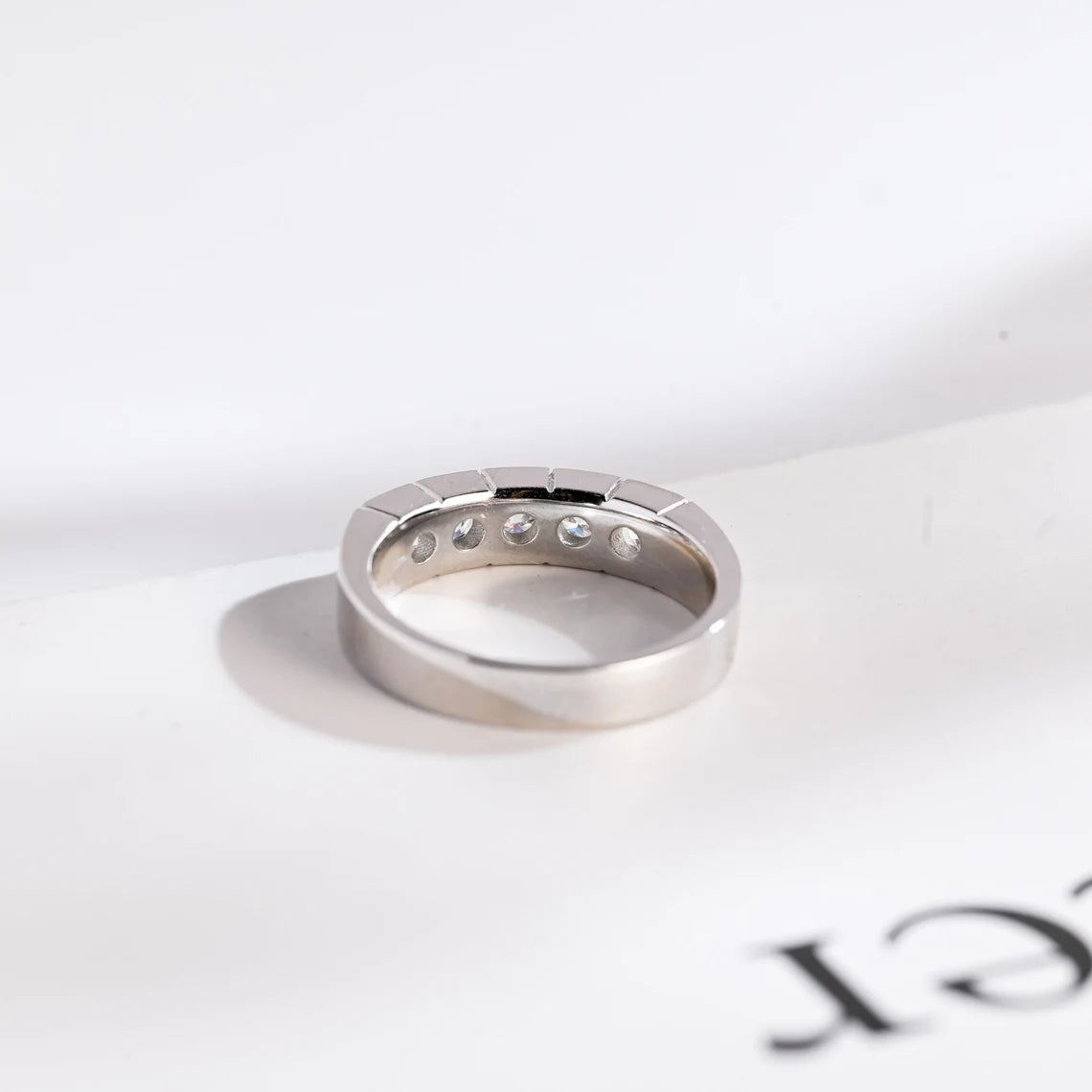 Men's moissanite band