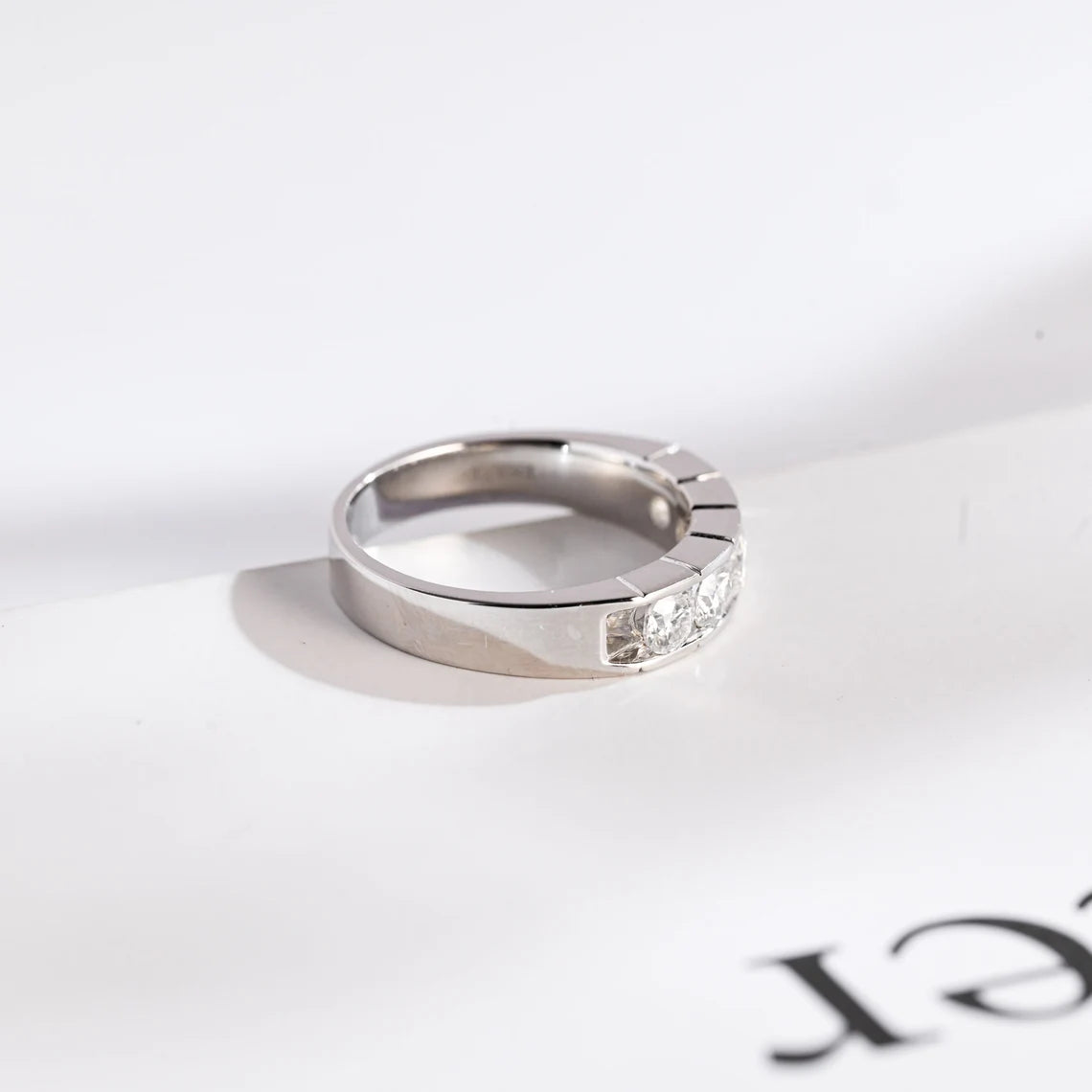 Women's engagement ring